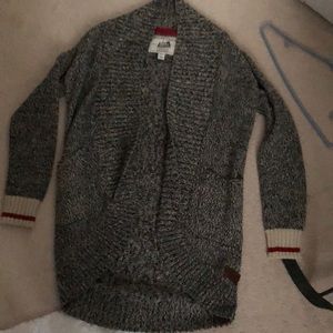Roots cabin sweater xs, fits more like a small No pulls No wear